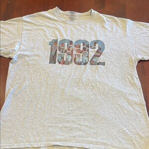 1992 TEAM USA DREAM TEAM Gray Graphic T-Shirt with 1992 Design